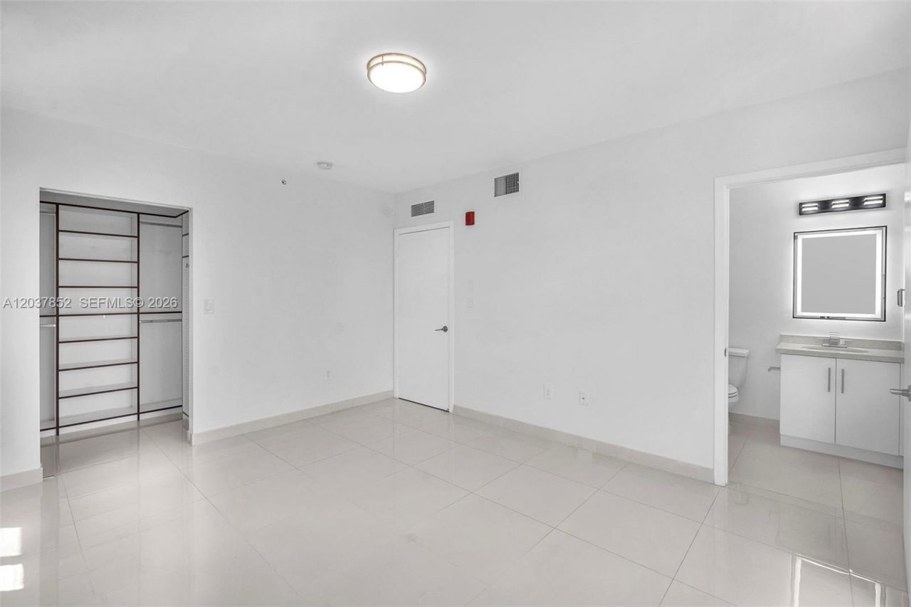 2651 NE 212th Ter , Unit 301, Miami, FL 33180 Photo