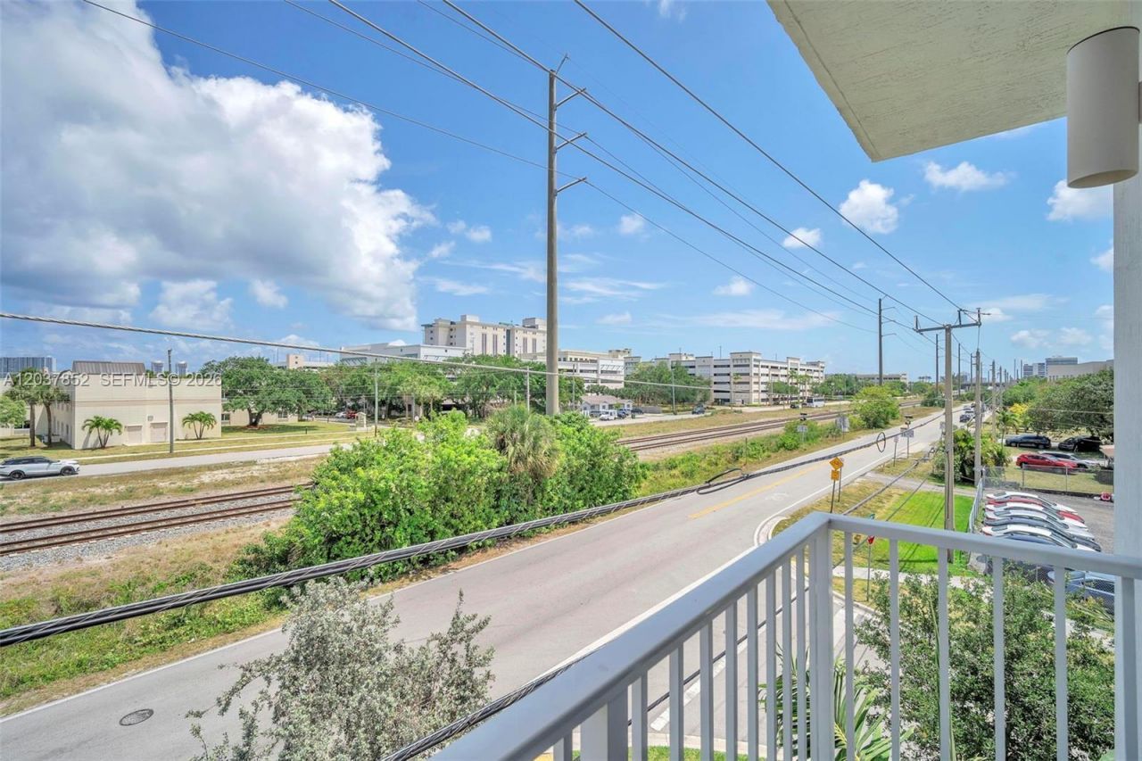 2651 NE 212th Ter , Unit 301, Miami, FL 33180 Photo