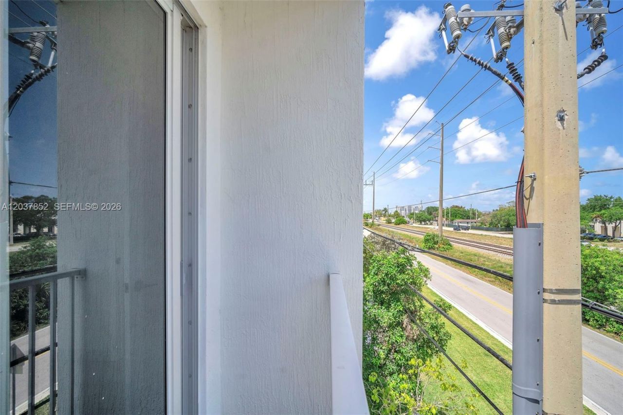 2651 NE 212th Ter , Unit 301, Miami, FL 33180 Photo