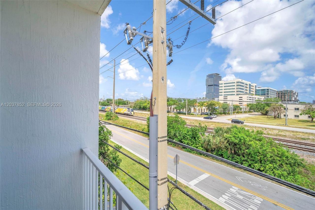 2651 NE 212th Ter , Unit 301, Miami, FL 33180 Photo