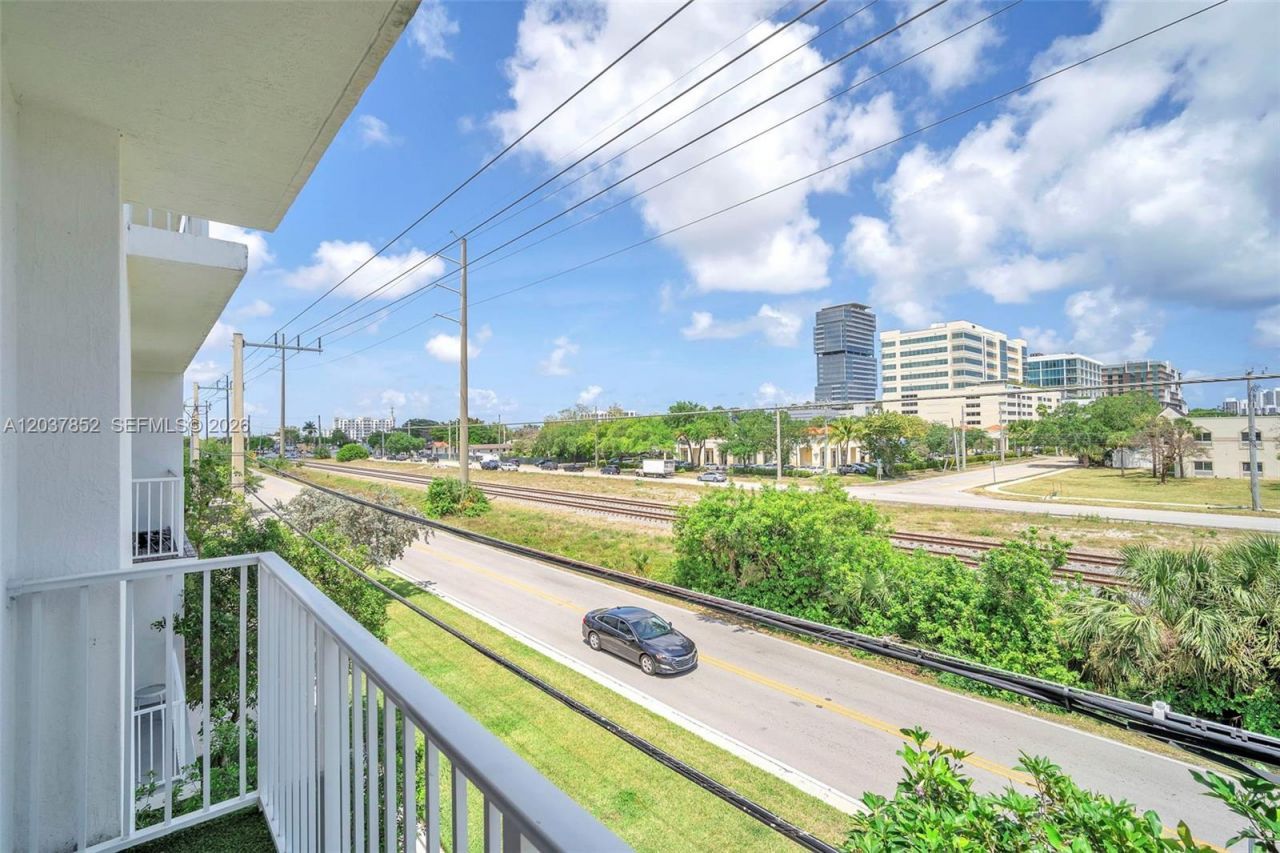 2651 NE 212th Ter , Unit 301, Miami, FL 33180 Photo