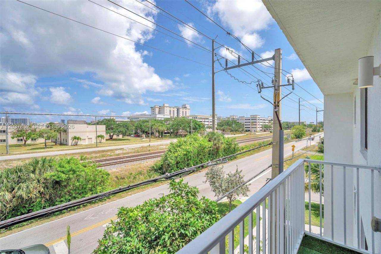2651 NE 212th Ter , Unit 301, Miami, FL 33180 Photo