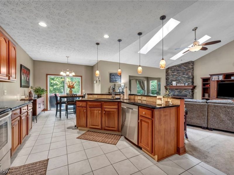 880 Shadow Creek Trail, Amherst, OH 44001 Photo 11