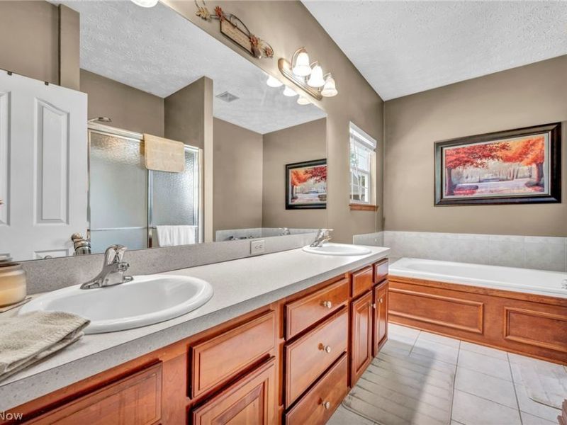 880 Shadow Creek Trail, Amherst, OH 44001 Photo 21