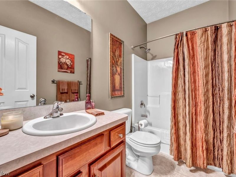 880 Shadow Creek Trail, Amherst, OH 44001 Photo 22