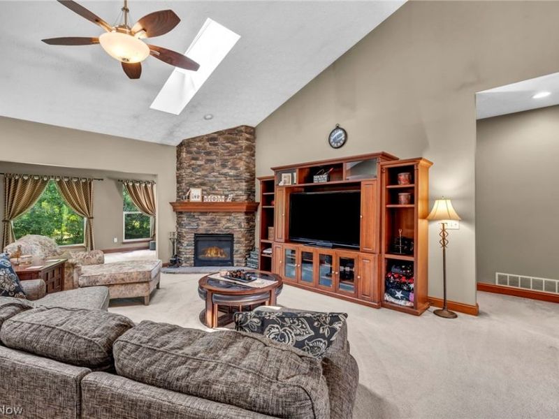 880 Shadow Creek Trail, Amherst, OH 44001 Photo 5