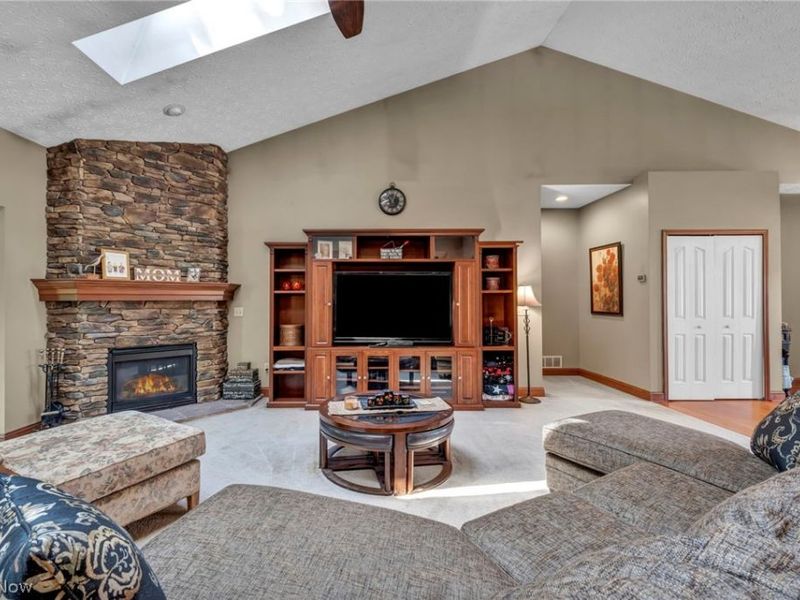 880 Shadow Creek Trail, Amherst, OH 44001 Photo 8