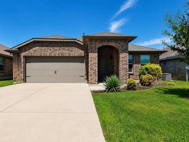 2216 Sadlers Creek Lane, Fort Worth, TX 76108