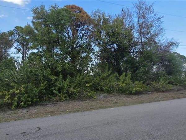 4640 15th ST SW, LEHIGH ACRES, FL 33973