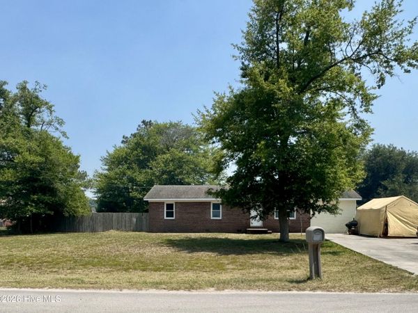 403 Oregon Trail , Hubert, NC 28539