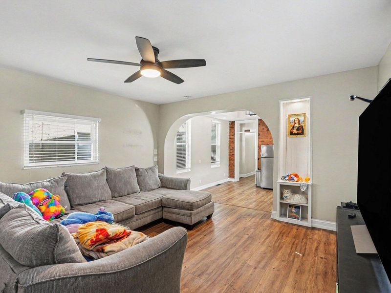 325 W 9th Street, Covington, KY 41011 Photo 2