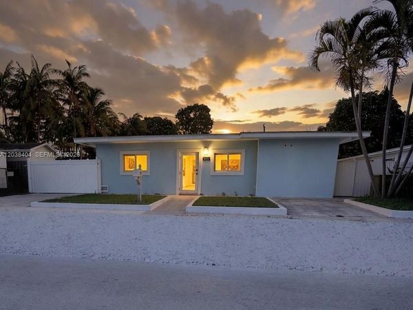 572 E 38th St, Hialeah, FL 33013