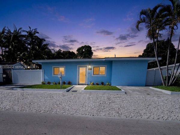 572 E 38th St, Hialeah, FL 33013