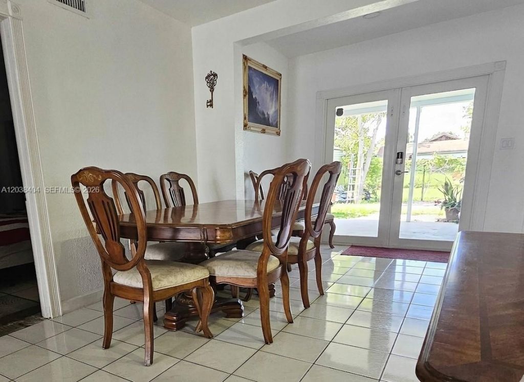 572 E 38th St, Hialeah, FL 33013 Photo