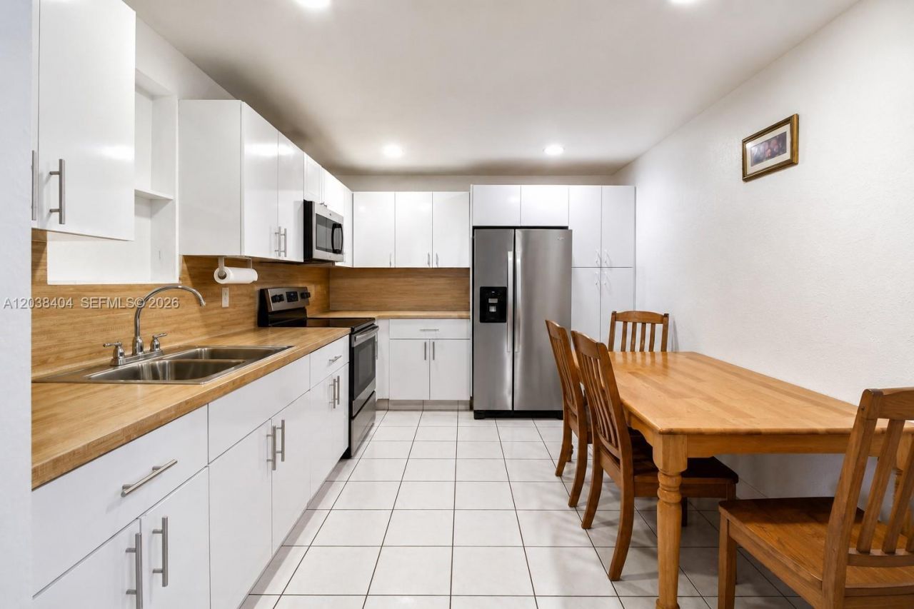 572 E 38th St, Hialeah, FL 33013 Photo