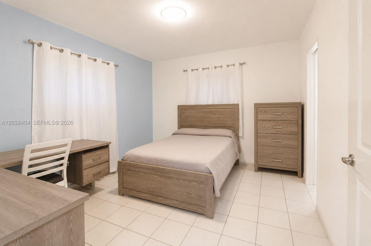 572 E 38th St, Hialeah, FL 33013 Photo