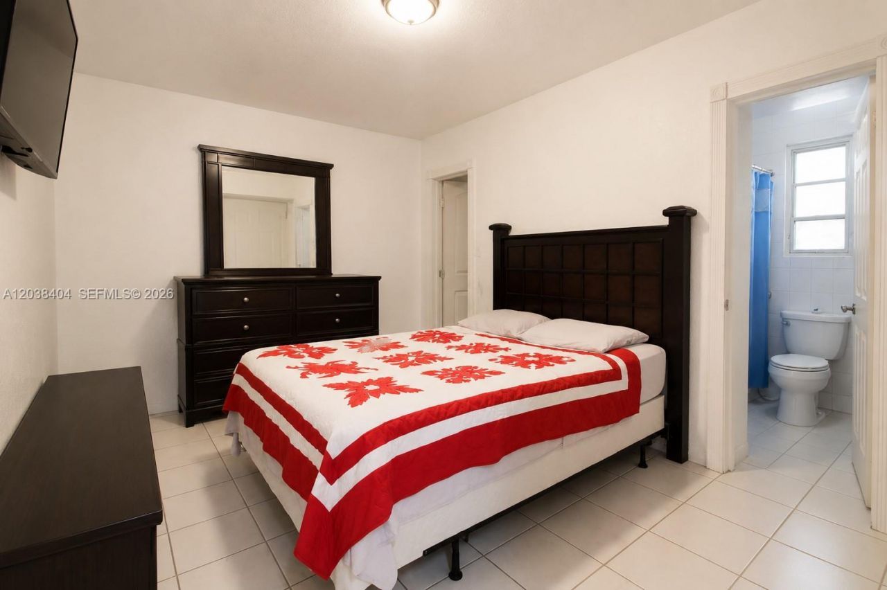 572 E 38th St, Hialeah, FL 33013 Photo