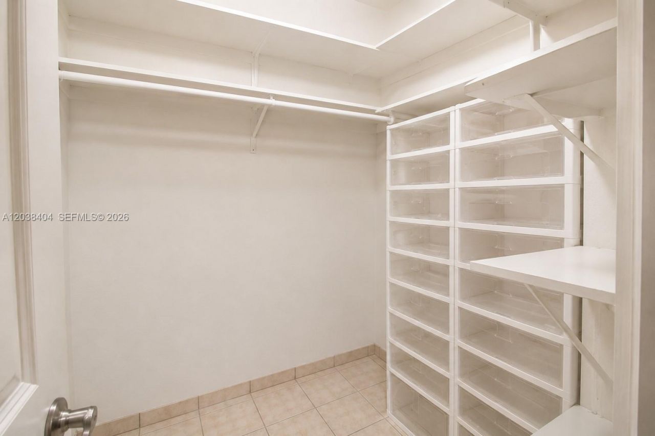 572 E 38th St, Hialeah, FL 33013 Photo