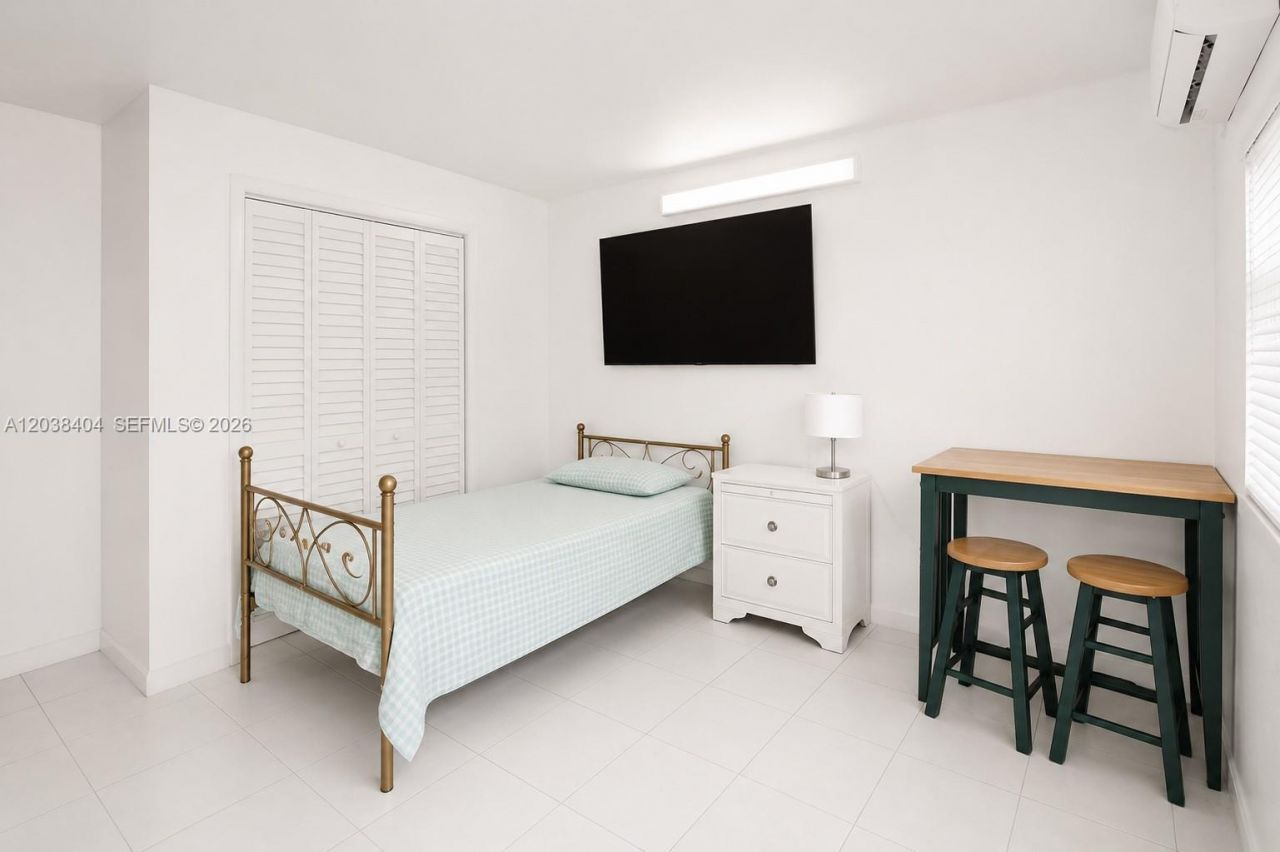 572 E 38th St, Hialeah, FL 33013 Photo