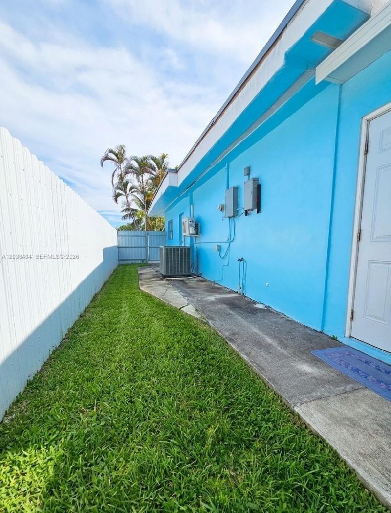 572 E 38th St, Hialeah, FL 33013 Photo