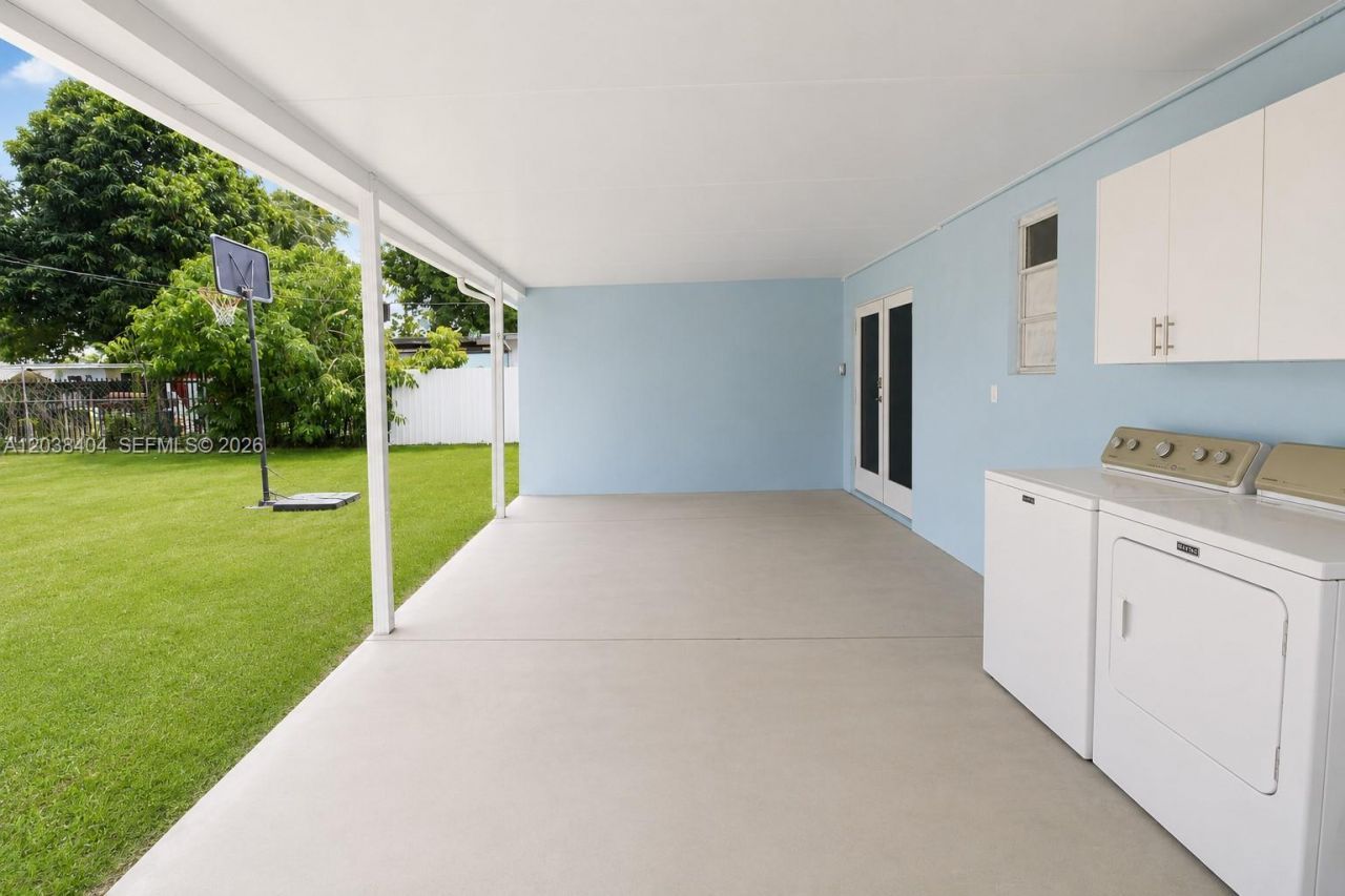 572 E 38th St, Hialeah, FL 33013 Photo
