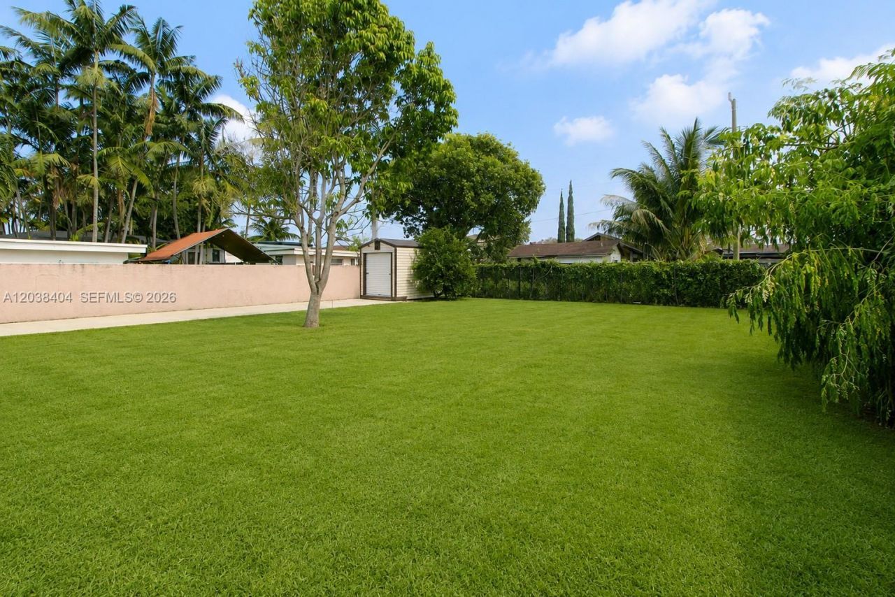 572 E 38th St, Hialeah, FL 33013 Photo