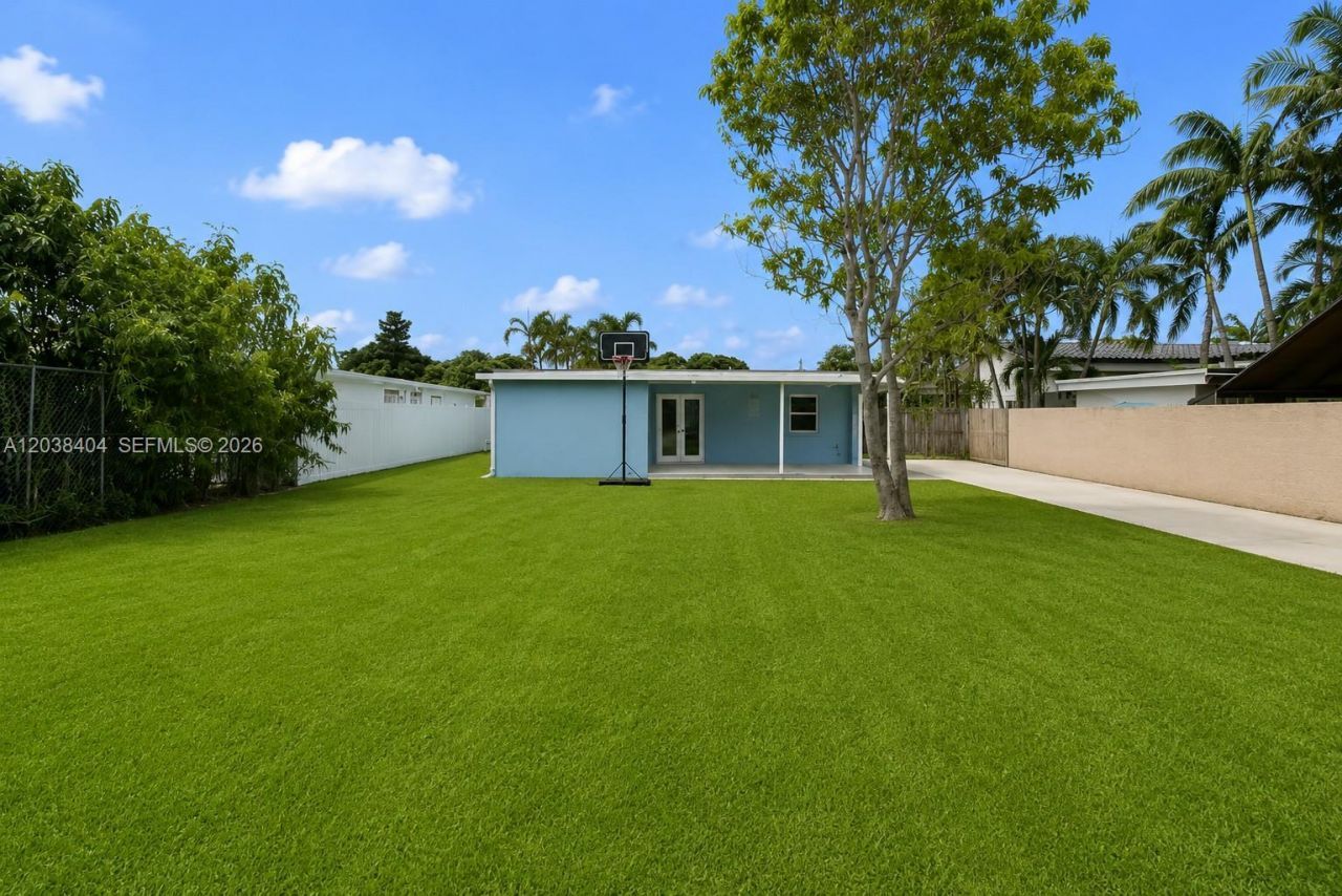 572 E 38th St, Hialeah, FL 33013 Photo