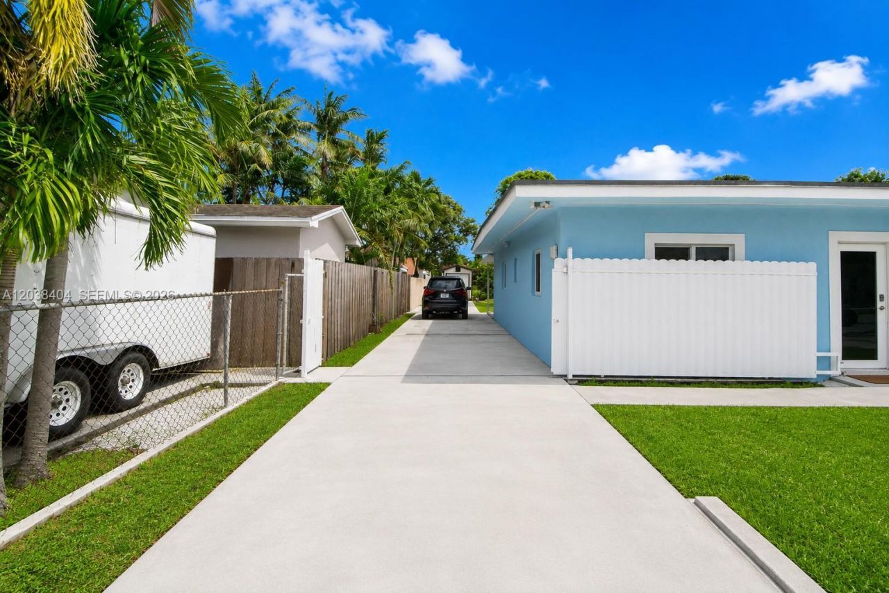 572 E 38th St, Hialeah, FL 33013 Photo