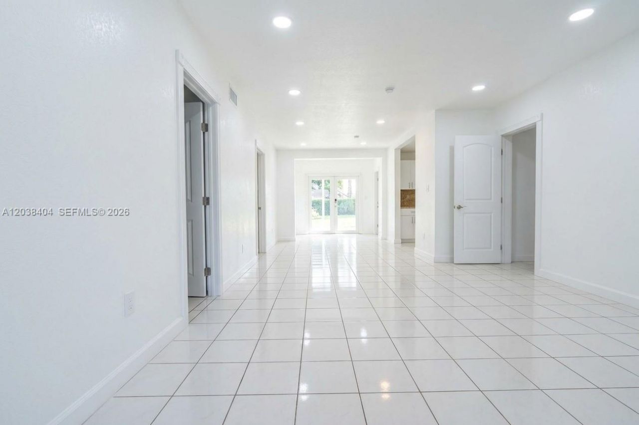 572 E 38th St, Hialeah, FL 33013 Photo