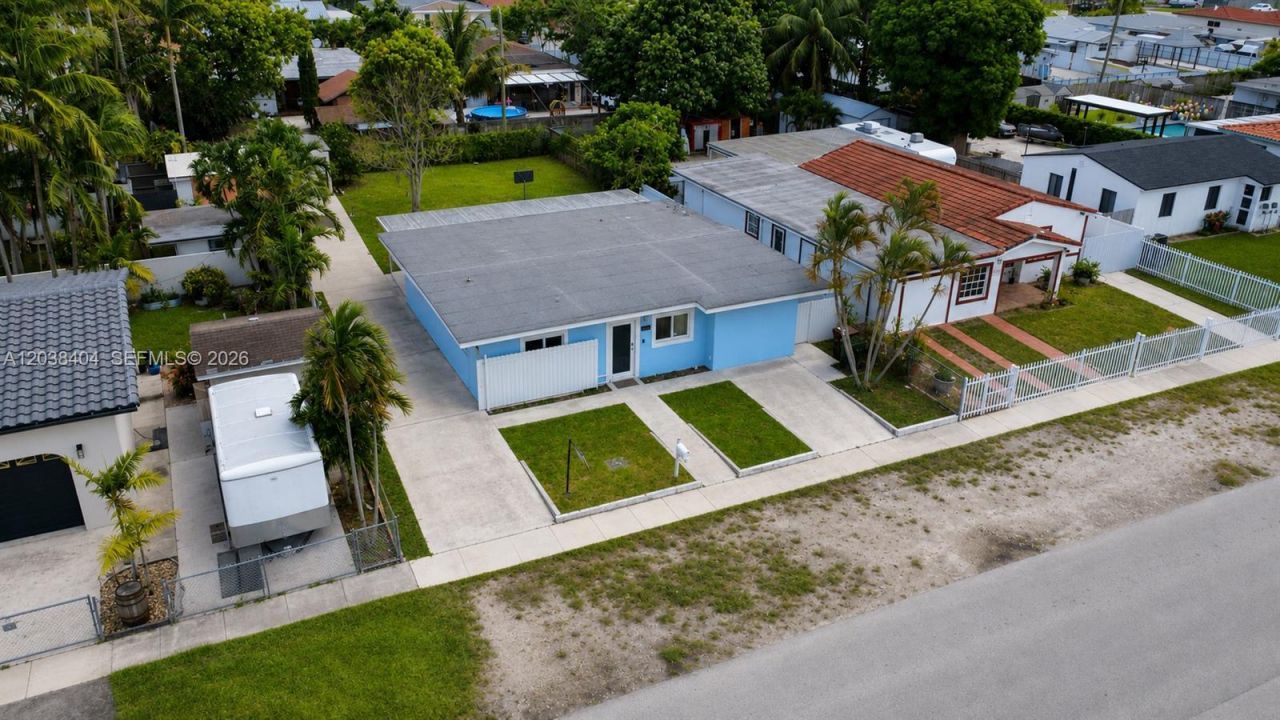 572 E 38th St, Hialeah, FL 33013 Photo
