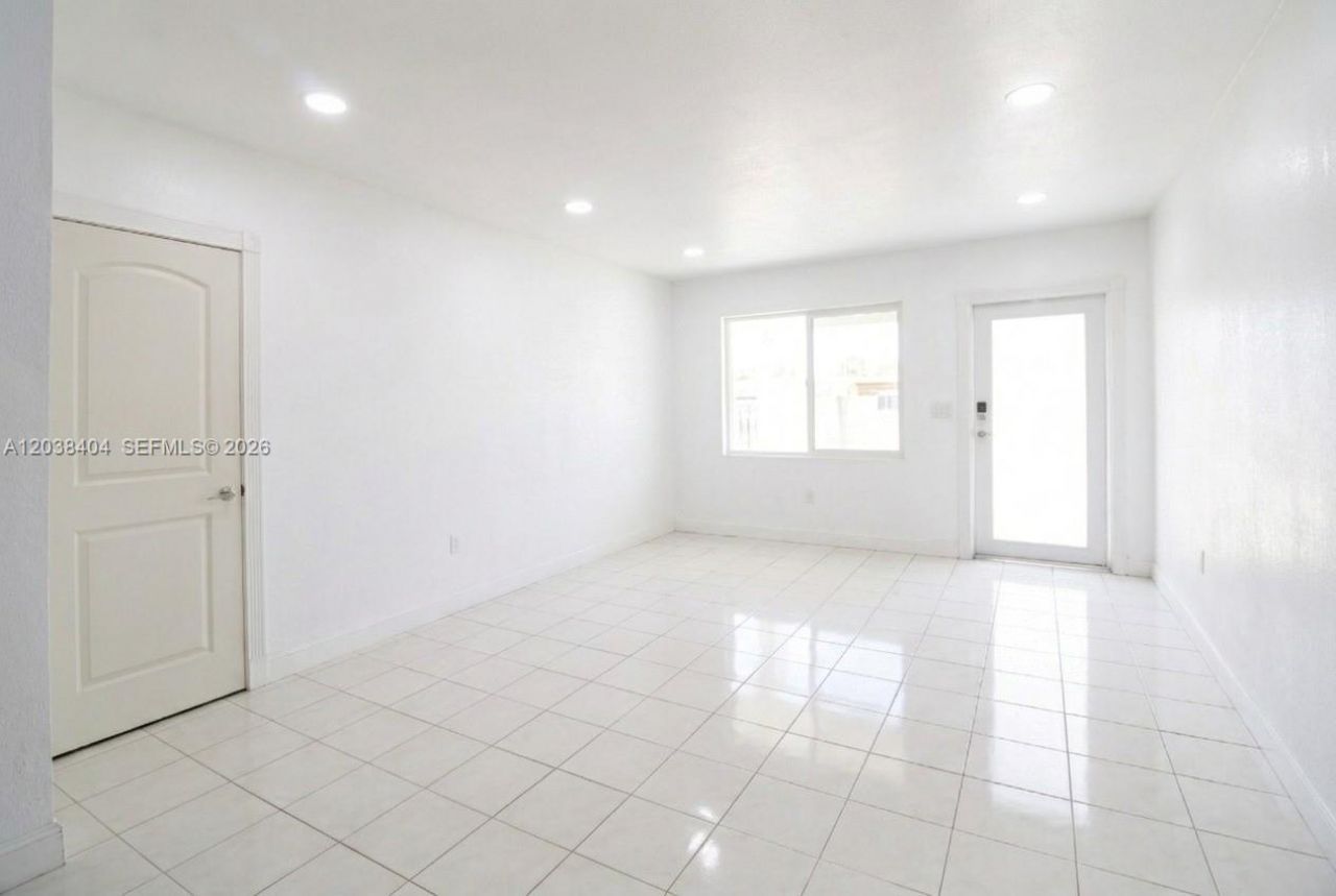572 E 38th St, Hialeah, FL 33013 Photo