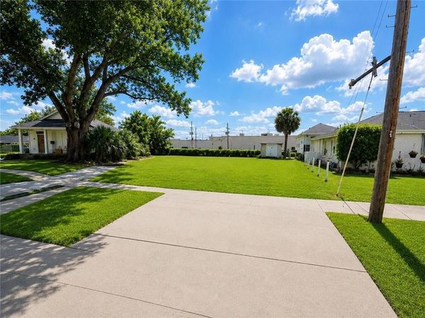 83 WILLOW Drive , Gretna, LA 70053