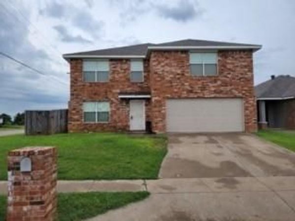 2701 Maegen Circle, Fort Worth, TX 76112