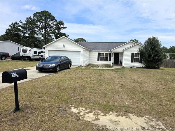 124 Old English Lane , Spring Lake, NC 28390