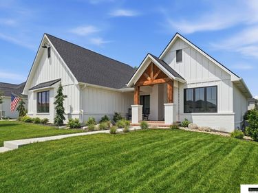 9230 Calamus River Road, Lincoln, NE 68520