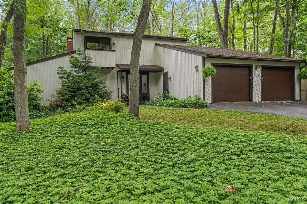 8718 Radburn Drive, Baldwinsville, NY 13027 Main Photo