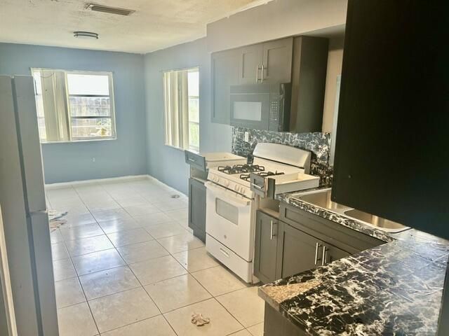 2400 NW 85th Avenue, Sunrise, FL 33322 Photo