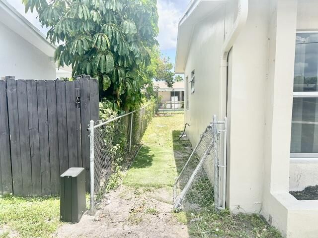 2400 NW 85th Avenue, Sunrise, FL 33322 Photo