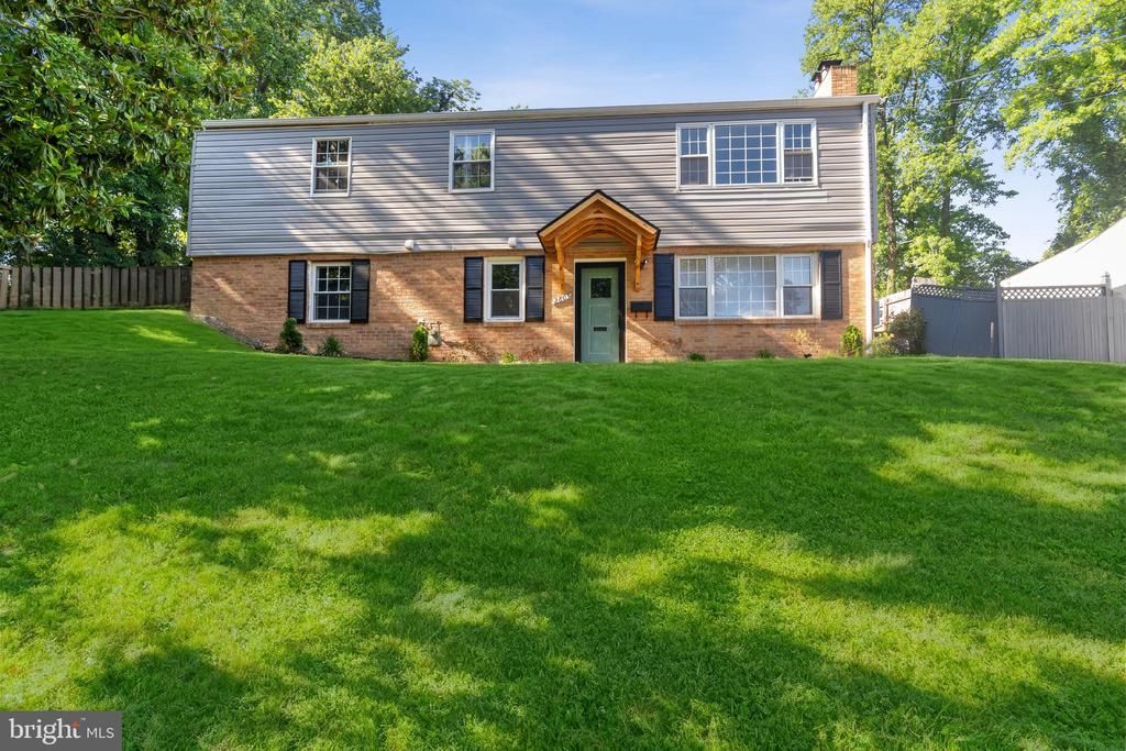 2805 HILLCREST PARKWAY, TEMPLE HILLS, MD 20748