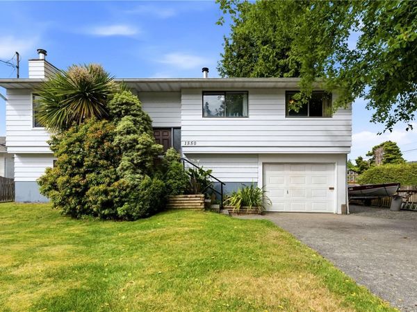 1550 Larch Rd, Ucluelet, BC V0R 3A0