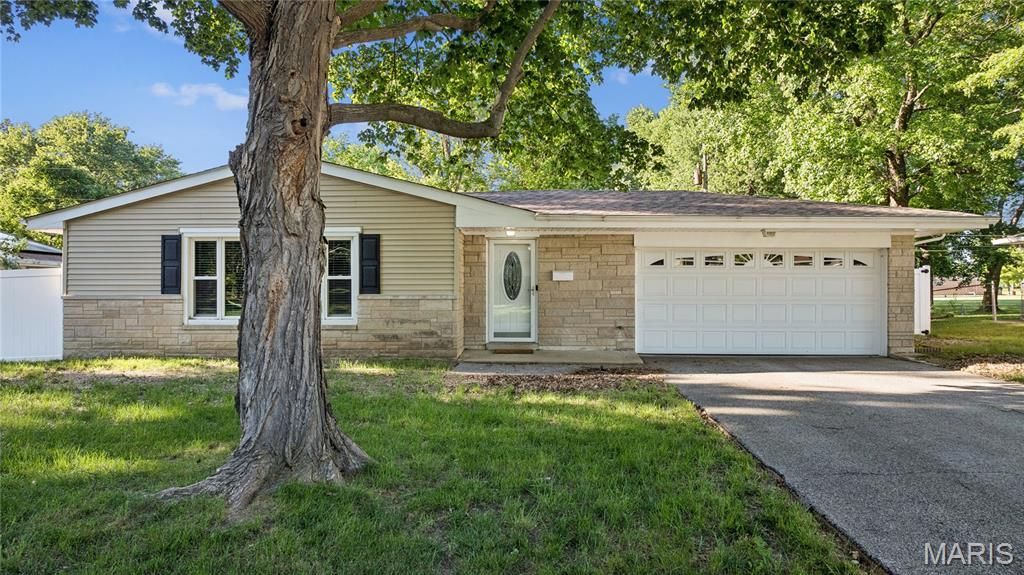 29 Cranbrook Drive, Belleville, IL 62226 Main Photo