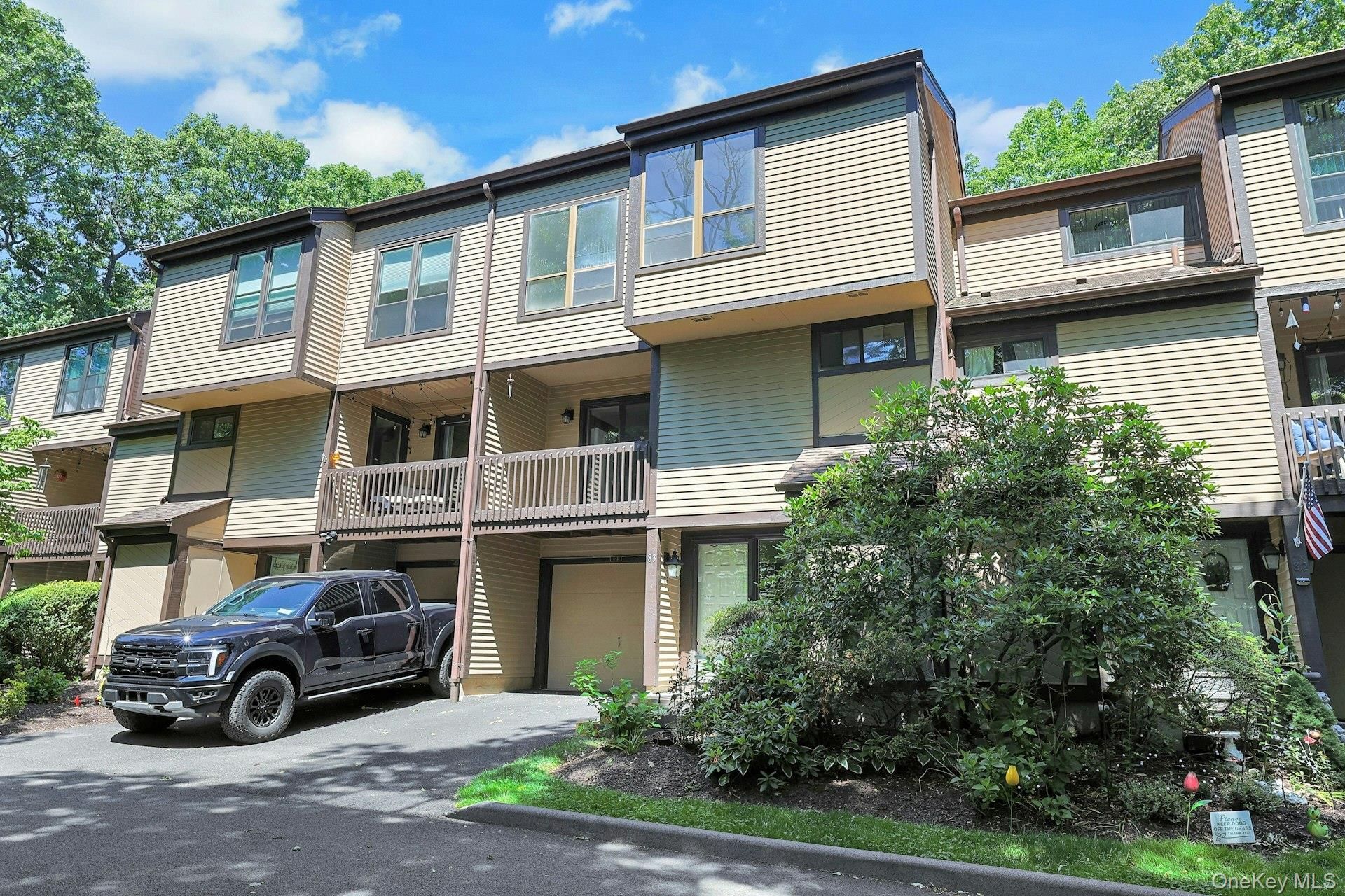 83 Deerfield Lane , Ossining, NY 10562 Main Photo