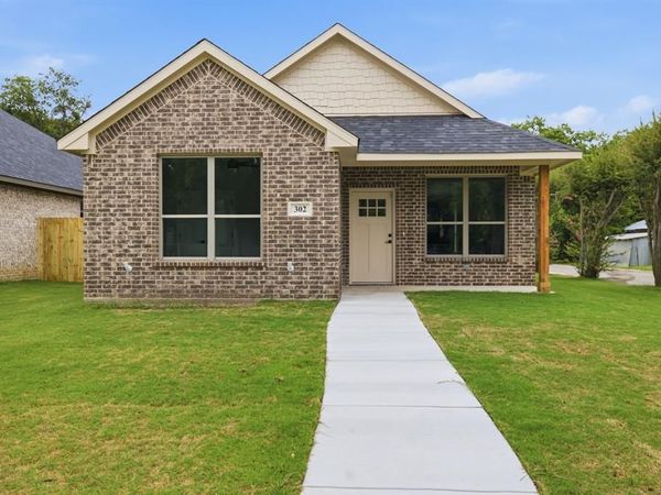 302 Evans Street, Cleburne, TX 76031