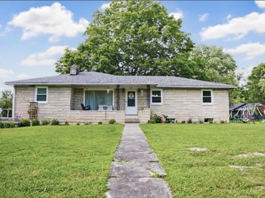 270 W Railroad , Stanton, KY 40380