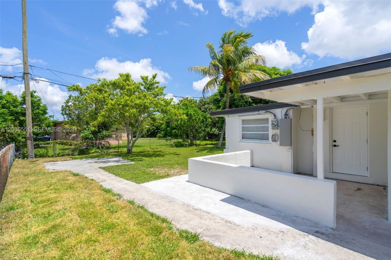 19425 NW 39th Ave, Miami Gardens, FL 33055 Photo