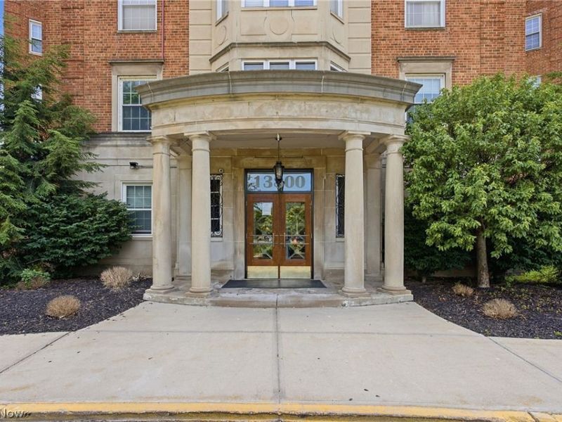 13800 Fairhill Rd, Unit 419, Shaker Heights, OH 44120 Photo 1