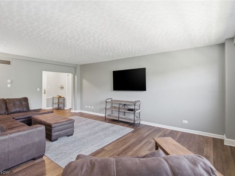 13800 Fairhill Rd, Unit 419, Shaker Heights, OH 44120 Photo 7