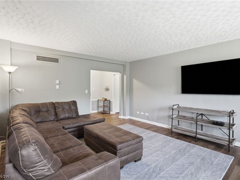13800 Fairhill Rd, Unit 419, Shaker Heights, OH 44120 Photo 8