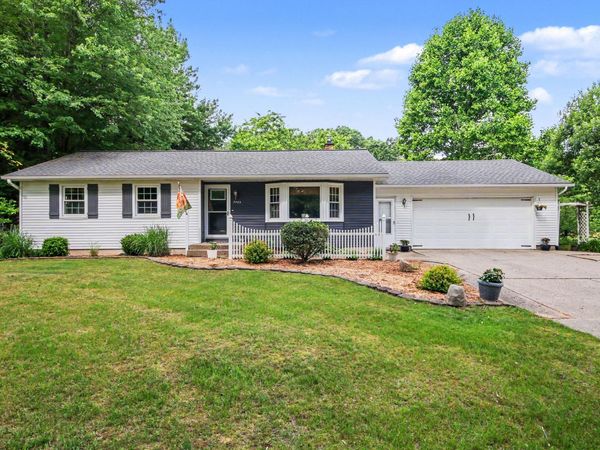 7475 Thornapple River Drive SE, Caledonia, MI 49316