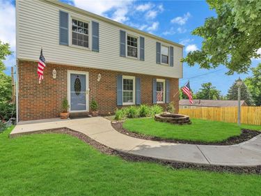 202 Windy Hill Dr, Coraopolis, PA 15108